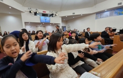 2025년 5월 4일 어린이 주일 예배-찬양 율동하는 어린이들