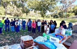 2025년 10월 12일 가을 야외 소풍-식사 기도 모습