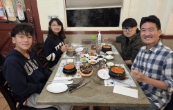 2025년 11월  21일 중고등부 친교 모습