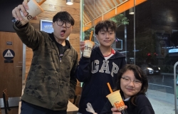 2025년 11월  21일 중고등부 친교 모습