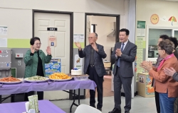 2025년 5월 4일 이만일 권사님 생신 축하 모습