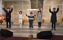 2025년 11월 23일 추수감사주일-유초등부 특송 모습