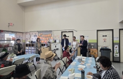 2024년 12월 1일 박나리, 조나단 부부 결혼 축복 기도 및 떡 접대 모습
