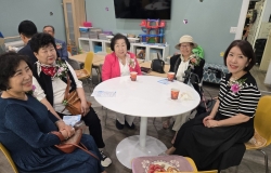 2025년 5월 11일 어버이 주일-여전도회 카네이션 달아드리기