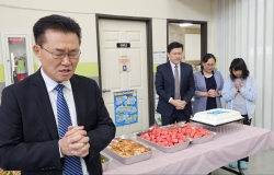 2025년 5월 18일 이성수 담임목사님 생일 축하 모습