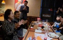 2025년 10월 17일  김종현 장로님, 서숙자 권사님 생신 축하 모습