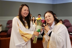 2019 새가족 교육 수료식 - 인도자 조영현 집사님 꽃다발 전달